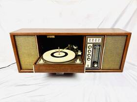 Yg1571 Admiral Corporation Mcm Solid State Stereo Multiplex Radio And Flip Down Turntable