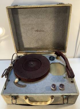 35gaa-946a Airline 1950s Suitcase Record Player Faux Green Leather For Parts /not Working