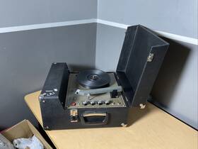 1550e Aves Nice Vintage Solid State Phonograph Record Player Phono