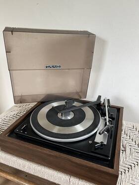 8403 Craig Vintage Turntable Record Player With Dust Cover Lid Model Works