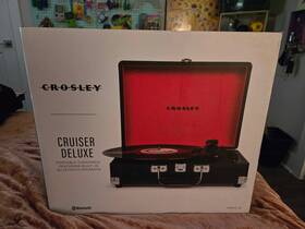 516789 Crosley Portable Turntable Featuring Built- In Bluetooth Speakers Box