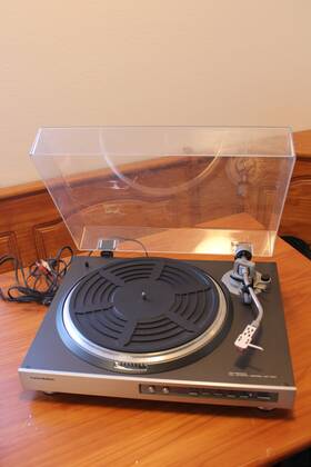 Aup-7300e Curtis Mathes Turntable With Dust Cover Works