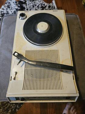 Dp-152 Decca Vintage Portable Record Player Radio Works Great