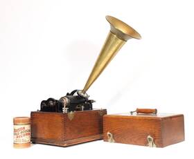 4-clip Edison 1899 Inch Suitcase Standard Cylinder Phonograph Nice Runs Well