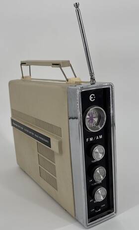 P950 Electra Vintage Rare Radio Phonograph- Read Description