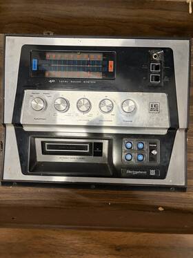 T20-363e Electrophonic Vintage 70s Audio Box. A Trac Record Player Am Fm