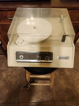 Ms-105 Emerson Vintage Inch Stereophonic Phonograph Model And 2 Speakers No Needles