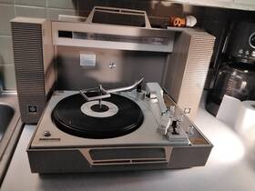 V931p Ge 5611 Vintage Wildcat Portable Record Player Stereo Model For Parts/repair