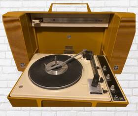 V931m Ge Vintage General Electric Wildcat Solid Stereo Record Player Tested And Works