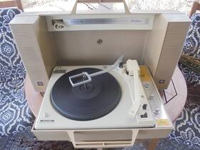 V931t Ge Vintage Wildcat Portable Stereo Record Player
