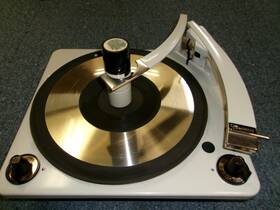 595d502-2 Ge/voice Of Music Vintage Stereo Record Changer. Vacu-magic