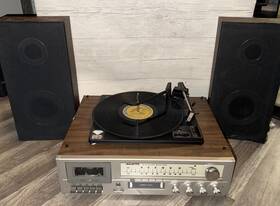 C-974 Juliette Vtg Stereo Turntable Cassette Am/fm Receiver With Speakers Working