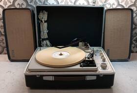 M11fm Klh Model 11 Fm Portable Suitcase Stereo/record Player/turntable Tested Works