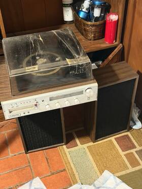 Lsc-210 Lafayette Vintage Stereo Console Am/fm Radio Turntable With Speakers