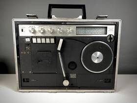 Scrp8 Lantz Vintage Rare Briefcase Record Radio Tape Player With Speakers. Functioning