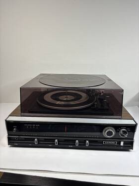 3g45 Lloyds Rare Turntable With Fm/am Radio - Tested And Works