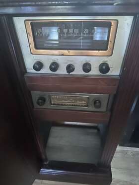 134b Magnavox 14oj 1940s Berkeley Console Radio And Record Player Model With Fm
