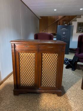 155b Magnavox Vintage Tube Record Player Chairside Console. Works Great Condition