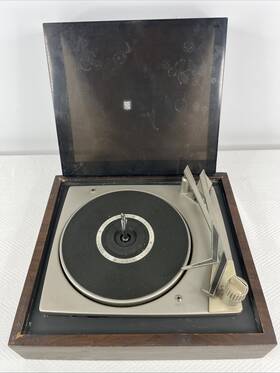 1k8863 Magnavox Vintage Record Player Turntable With Dust Cover Rare