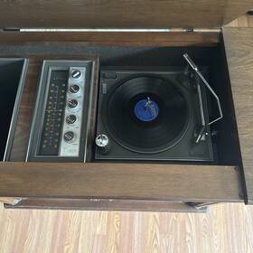 1p3755 Magnavox 1960s Astro Sonic Radio/record Player Cabinet Entertainment System