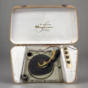 1sc239r Magnavox Vintage 1960 S Micromatic Stereo In Portable Suitcase