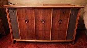 1st657s Magnavox Vintage Imperial Micromatic Stereo Console - Great Working Condition