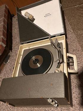 30p233 Magnavox Vintage Record Player Stereophonic Solid State Suitcase Turntable Video
