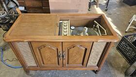 3st647 Magnavox Imperial Micromatic Stereophonic Stereo / Radio/ Record Player