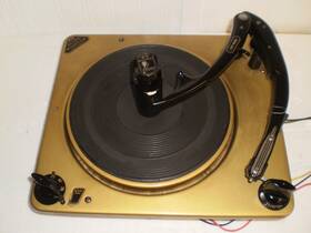 Ref-no-5923 Magnavox Vintage Custom 4 Speed Stereo Turntable