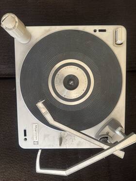 W6041r Magnavox Vintage Micromatic Turntable Record Player W624. No Needle