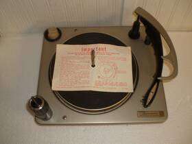 W611-01-01 Magnavox Micromatic Stereo 4 Speed Turntable 1960s Model