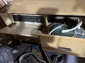 2133229372 Majestic Vintage Grunding Record Player
