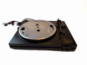 Tt351 Marantz Rare Turntable - No Dust Cover -not Working Japan