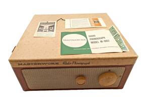 M-1602 Masterwork Radio Phonograph Am Broadcast - Docs Works Brown Vintage