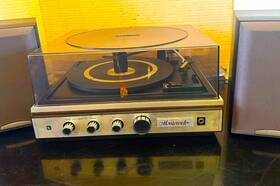 Dd-4202 Monteverdi See Video Serviced Stereo Multiplay Record Player With Speakers