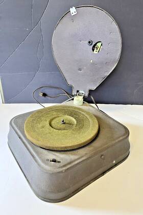 74jac-1905a Montgomery Ward Vtg C1950 About 75 Yrs Old Record Player-free Ship