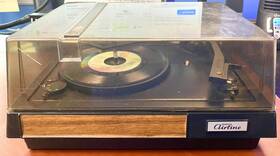 Gen2922 Montgomery Ward H13-b4 Vintage Airline Record Player Wooden Base Works Tested