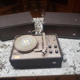 Avts-40 Newcomb Turntable Record Player/speakers 4spd Parts Only Read Video