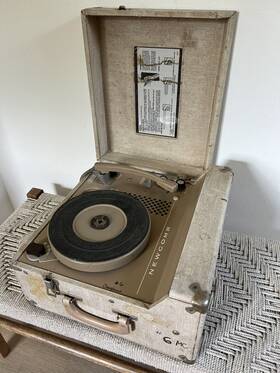 Ed-10b Newcomb Vintage 1970s Portable Record Player 4-speeds Model Repair