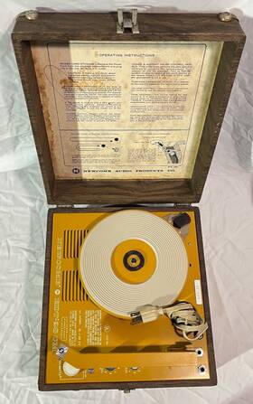 Edt-28cm Newcomb Edt-28 Cm Record Player 4 Speeds 16 33 45 78 Turntable Works Great