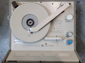Rt-28 Newcomb Vintage Portable Turntable Record Player Rt-28. Rare And Works Great