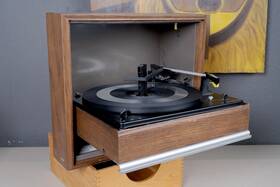 Rc-91-1 Nu-tone Vintage Scovill Foldaway Wall Mount Record Player