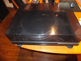 Sl-1100 Panasonic R2j190 Technics Turntable With Strobe Light In Los Angeles