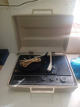 S-1481 Philco Ford Solid State Radio Phono Turntable / Record Player
