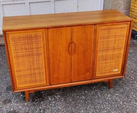 3402 Pilot Mid Century Danish Modern Stereo Console Walnut Record Player Hifi