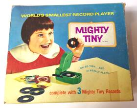 P-330 Poynter 1967 Products Inc Mighty Tiny Record Player With 3 Records Box