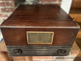 75uz Radiola Record Player Vintage