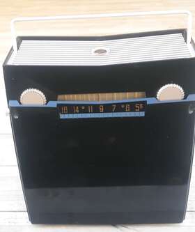 6-by-4b Rca Black Portable Am Radio/ 45 Rpm Record Player Excellent