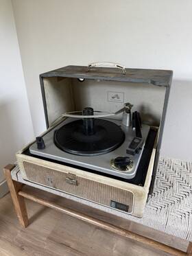 Vfp11 Rca Vintage 1960s Victor Portable Record Player Victrola Model Powers On