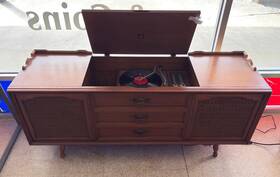 Vjt48 Rca Mid Century Modern Victor Stereo Console - Am/fm Record Player Combo